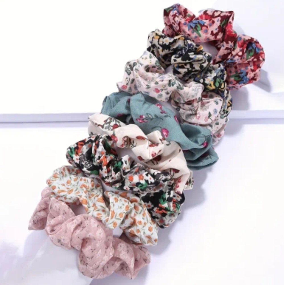💕 3 Random Floral Scrunchies